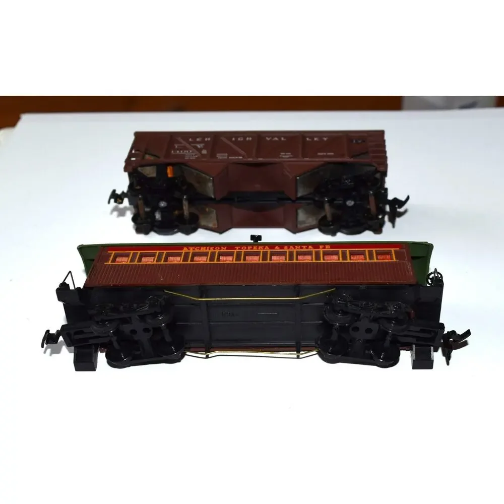 Vintage HO Scale Train Cars Lot of 2 Athearn Lehigh Valley Santa Fe Passenger